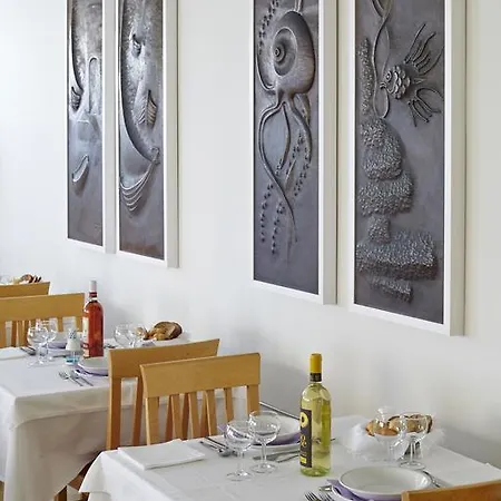 Dolores Hotel 3*