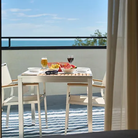 Dolores Hotel 3*